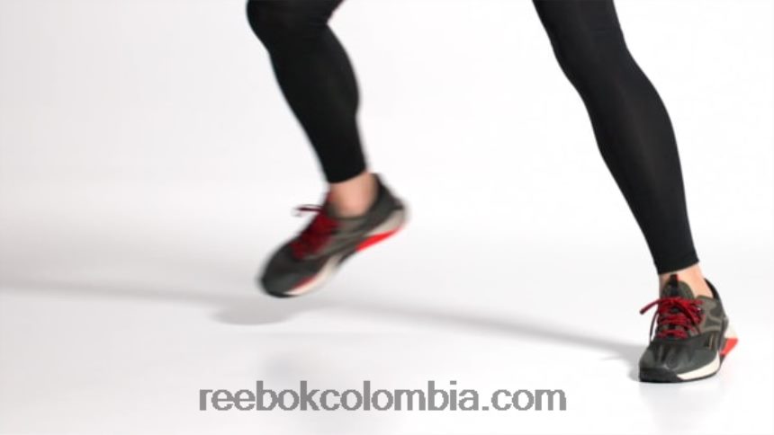 hombres verde militar/núcleo negro/cereza neón zapatillas de entrenamiento nano x2 tr adventure hombre Reebok D260LP1054