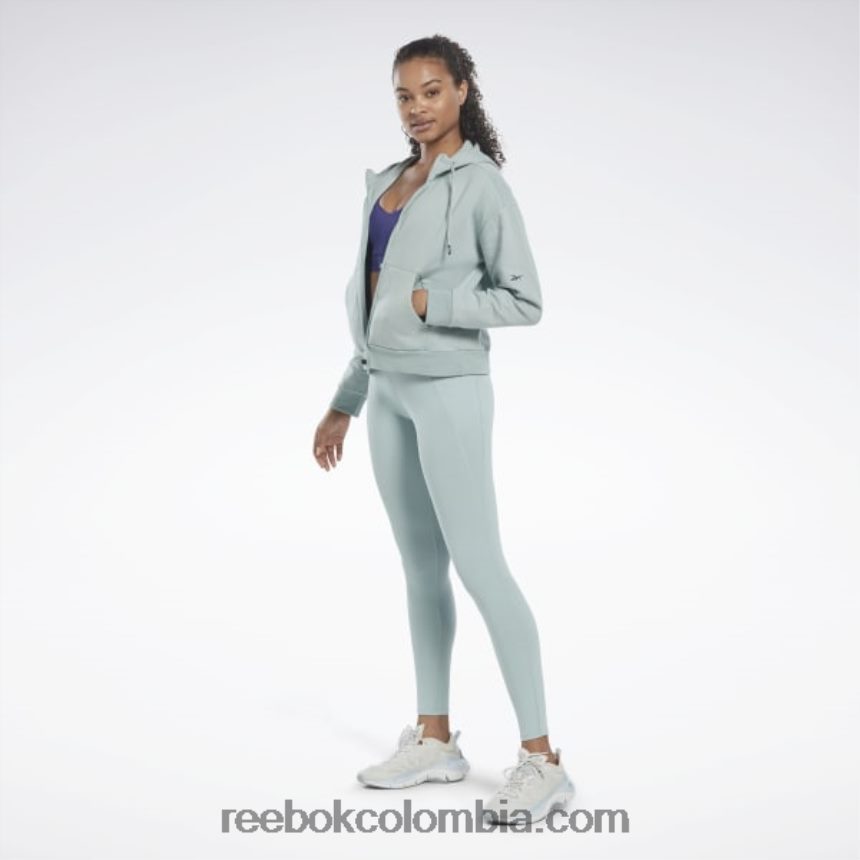 mujer gris junto al mar medias lux de talle alto Reebok D260LP476